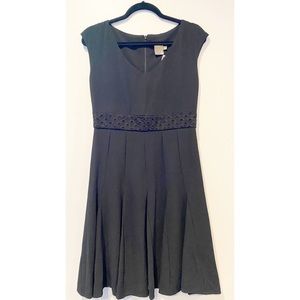 Taylor NWT Women 8 Black Pleated Zip Back Dress